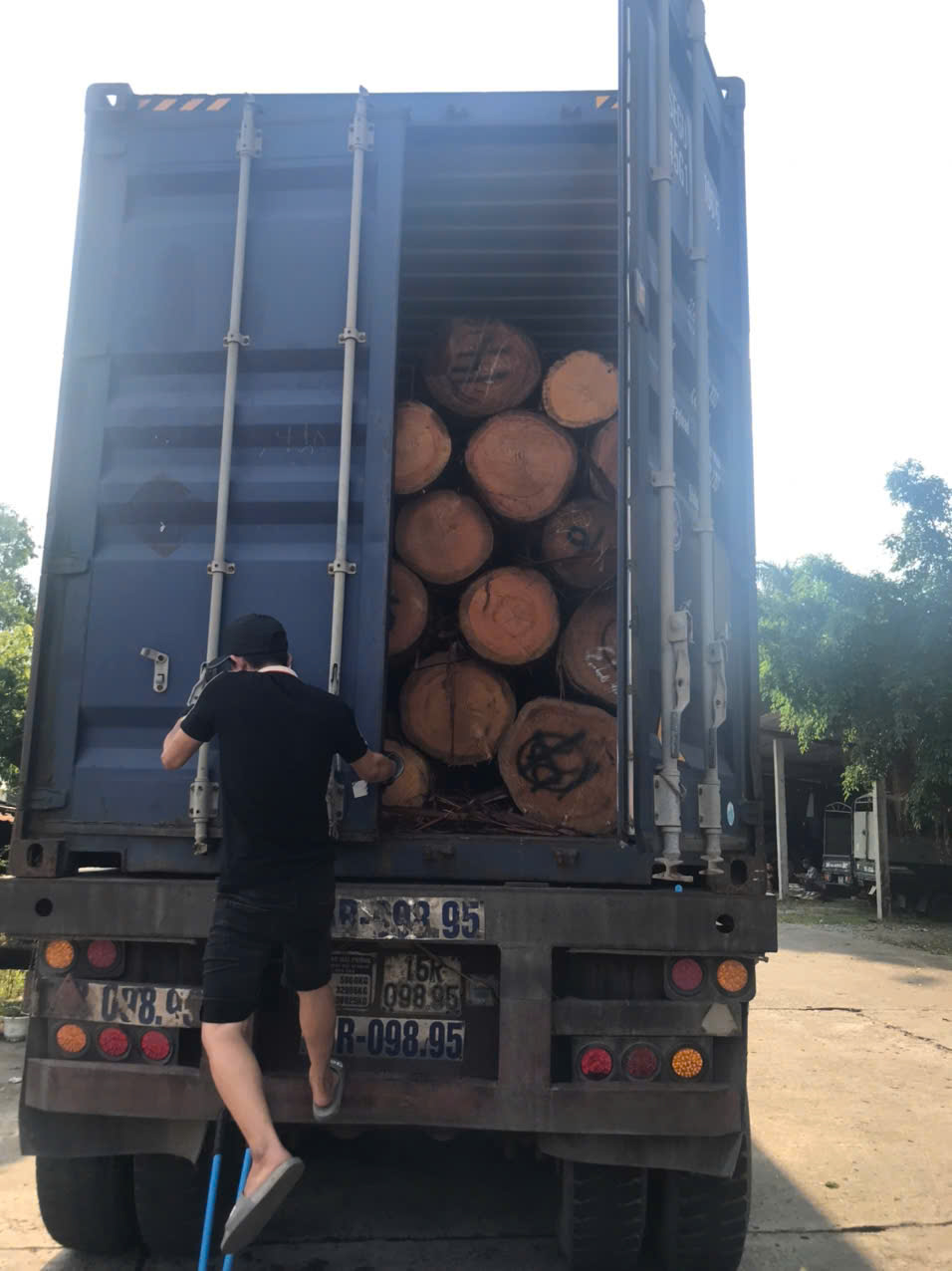 Làm thủ tục kiểm tra kiểm dịch tại cảng